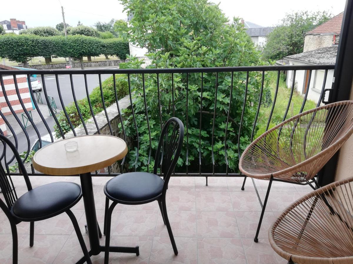 Meubles De Tourisme Le Trianon Et Le Petit Trianon Apartment Saint-Junien Exterior foto